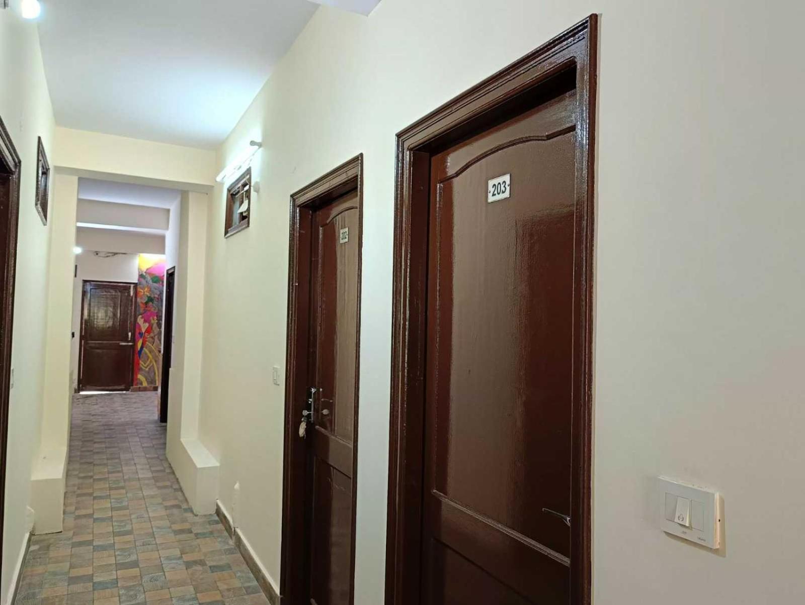 Hotel O New Shushant Regency Shimla Exteriör bild
